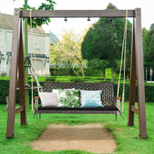 Load image into Gallery viewer, Banc Suspendu de Jardin en Rotin 2 Place Accoudoirs en Bois d'Acacia Cadre en Mtal Coussin Cordes Crochets Blanc/Noir -